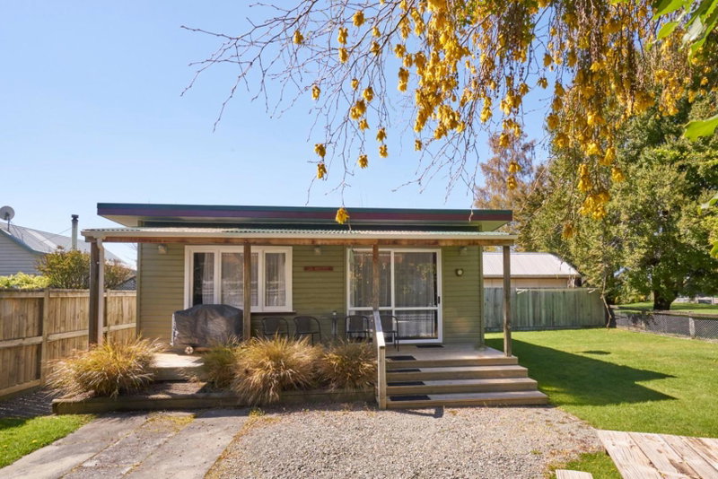 Accommodation Fiordland The Bach - One Bedroom Cottage at 226B Milford Road, Te Anau, New Zealand
