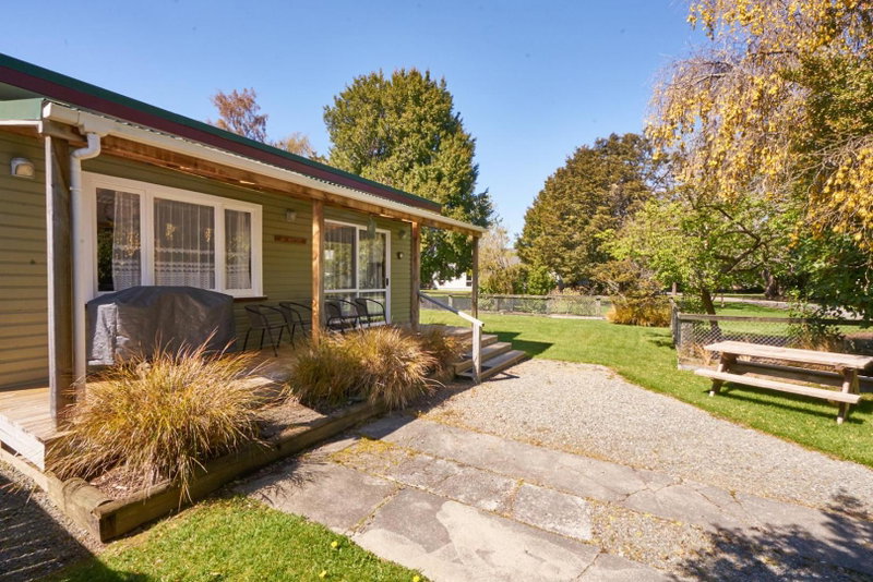 Accommodation Fiordland The Bach - One Bedroom Cottage at 226B Milford Road, Te Anau, New Zealand