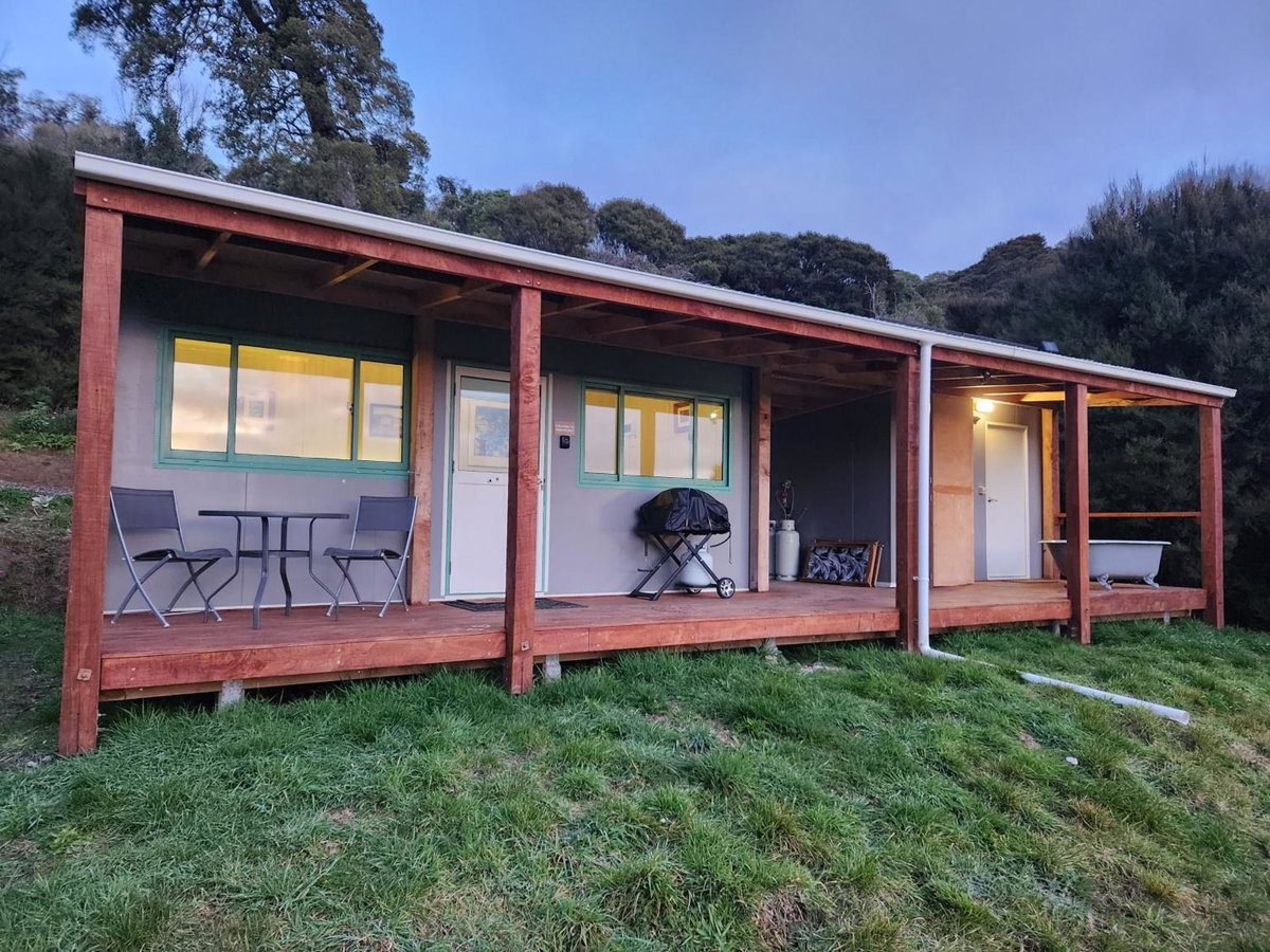 Glenwood Akaroa Bush Retreat - Kanuka Hut, New Zealand