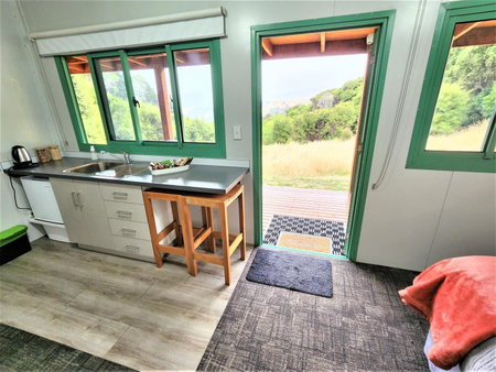 Glenwood Akaroa Bush Retreat - Kanuka Hut, Akaroa, New Zealand