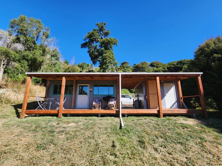 Glenwood Akaroa Bush Retreat - Kanuka Hut, Akaroa, New Zealand