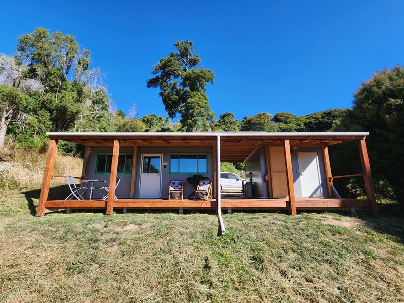 Glenwood Akaroa Bush Retreat - Kanuka Hut, Akaroa, New Zealand