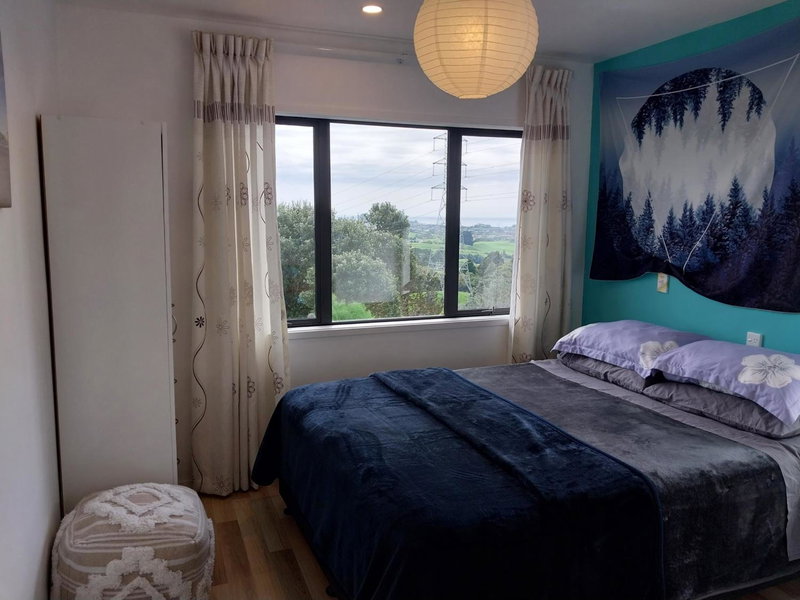 Cosy Country Cottage on a Sunny Hill, New Plymouth, New Zealand