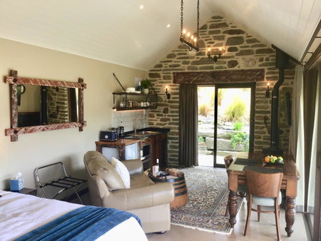 Hawkridge Chalet - Honeymooners Chalet, Arrowtown, New Zealand