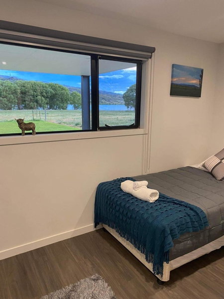 Lakefront in Pisa, Cromwell, New Zealand