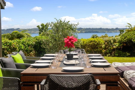 The Bird House - Kawaha Point, Rotorua. Stylish six bedroom home with space, views and relaxed atmosphere, Rotorua, New Zealand