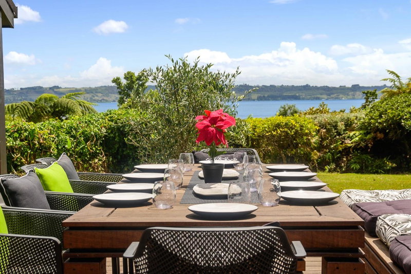 The Bird House - Kawaha Point, Rotorua. Stylish six bedroom home with space, views and relaxed atmosphere, Rotorua, New Zealand