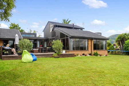 The Bird House - Kawaha Point, Rotorua. Stylish six bedroom home with space, views and relaxed atmosphere, Rotorua, New Zealand