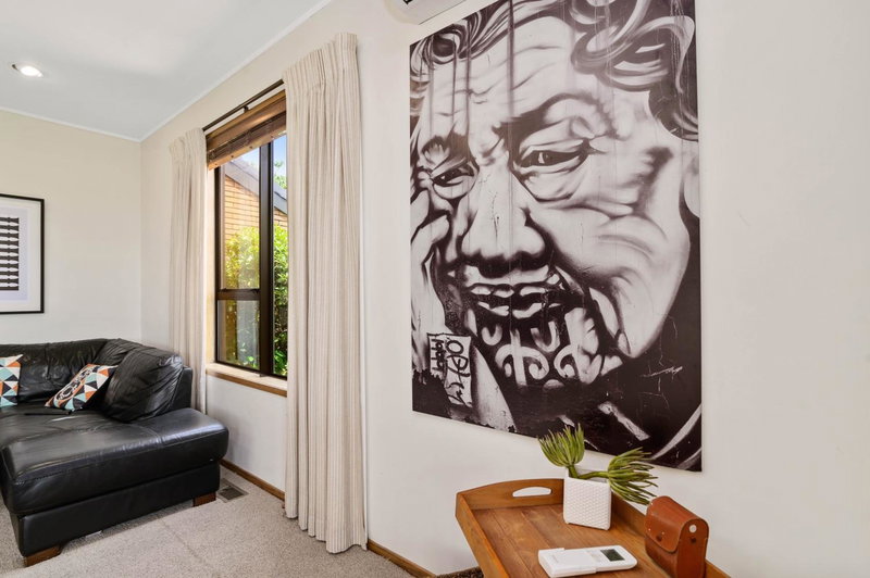 The Bird House - Kawaha Point, Rotorua. Stylish six bedroom home with space, views and relaxed atmosphere, Rotorua, New Zealand