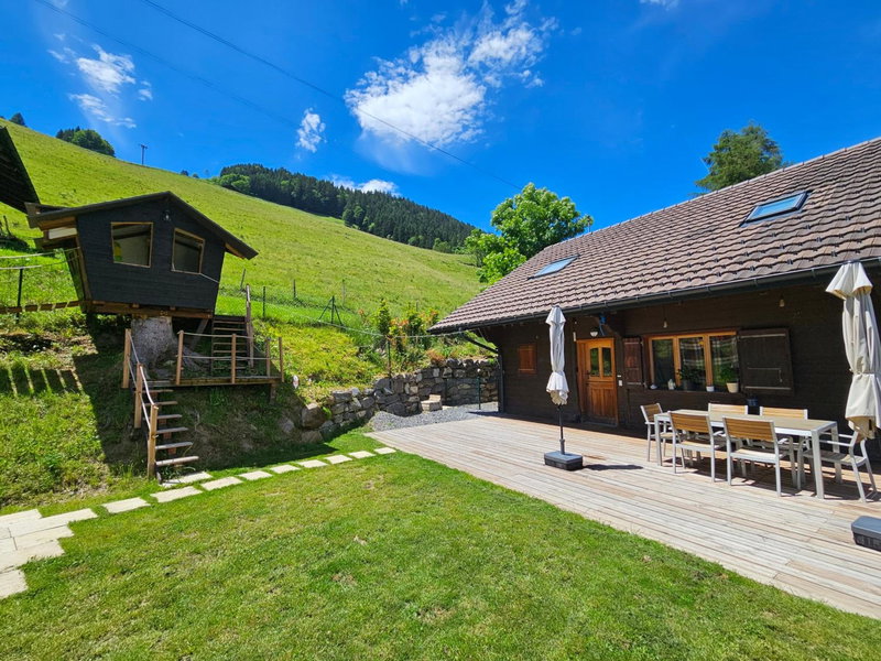 Sweet & Cosy Chalet in the heart of the Swiss Alps, Troistorrents, Switzerland