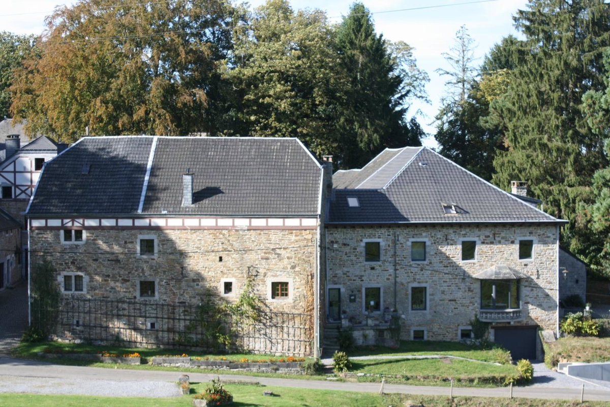 Hotel · La lune en bulles, Presseux