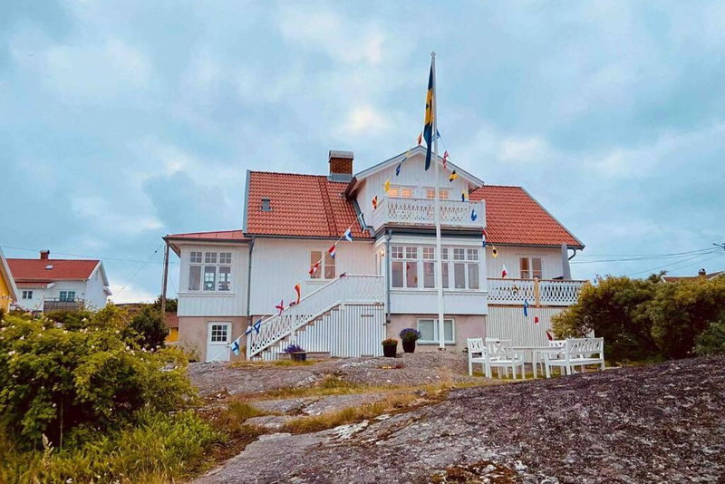 Lägenhet med havsutsikt & uteplats i vårt hus på Käringön, Käringön, Sweden