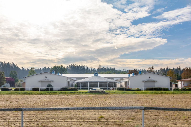 Farma Slunečný Dvůr, Hermanuv Mestec, Czechia