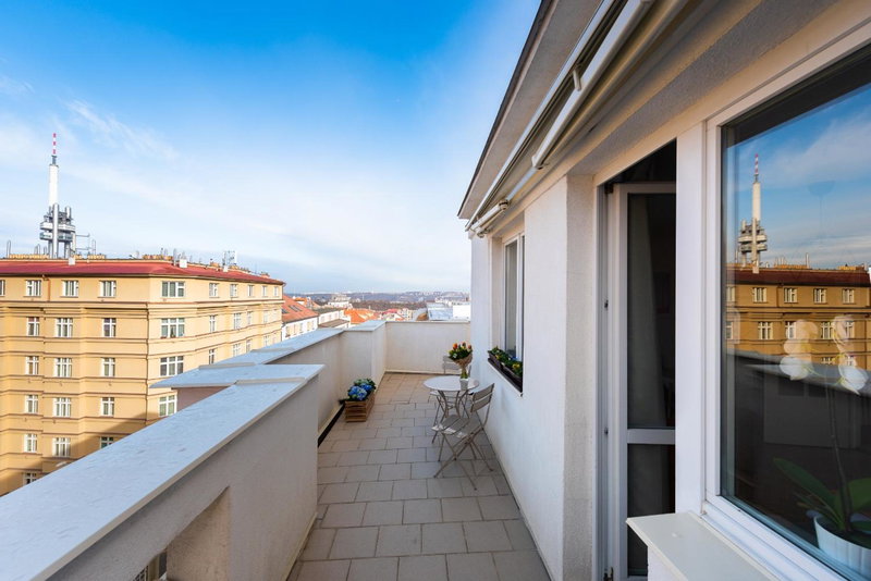 BRIGHT CHARMING Apt with TERRACE, PARKING & AirCo., Prague, Czechia