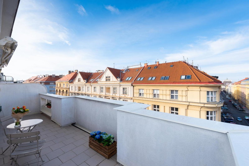 BRIGHT CHARMING Apt with TERRACE, PARKING & AirCo., Prague, Czechia