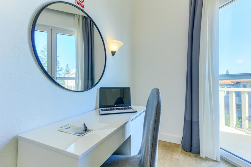 Hotel Riva Kaštela with swimming pool, Kaštela, Хорватия