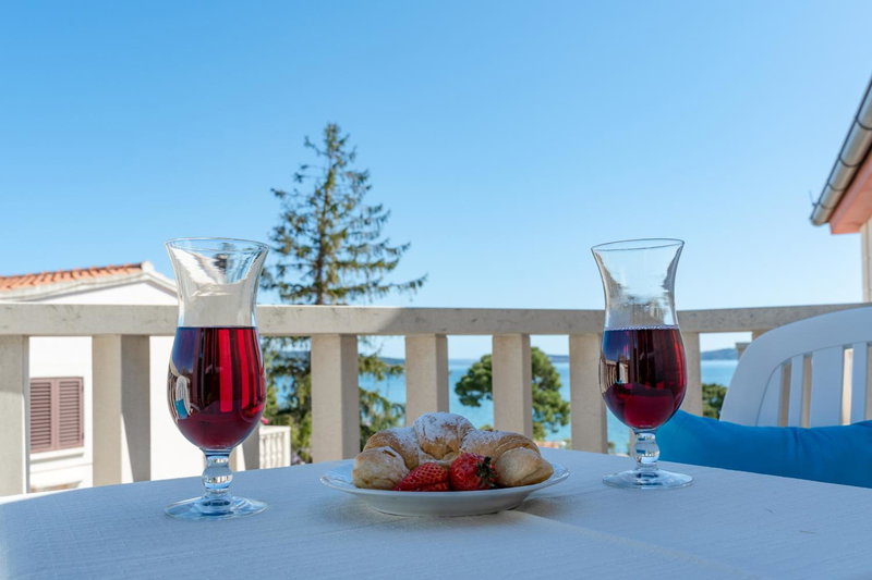 Hotel Riva Kaštela with swimming pool, Kaštela, Хорватия