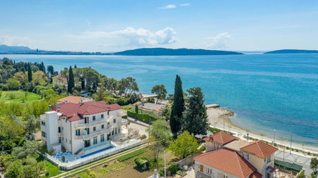 Hotel Riva Kaštela with swimming pool, Kaštela, Хорватия