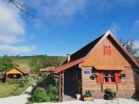 Pod orehom drvena kuća i sauna, Krapina, Хорватия