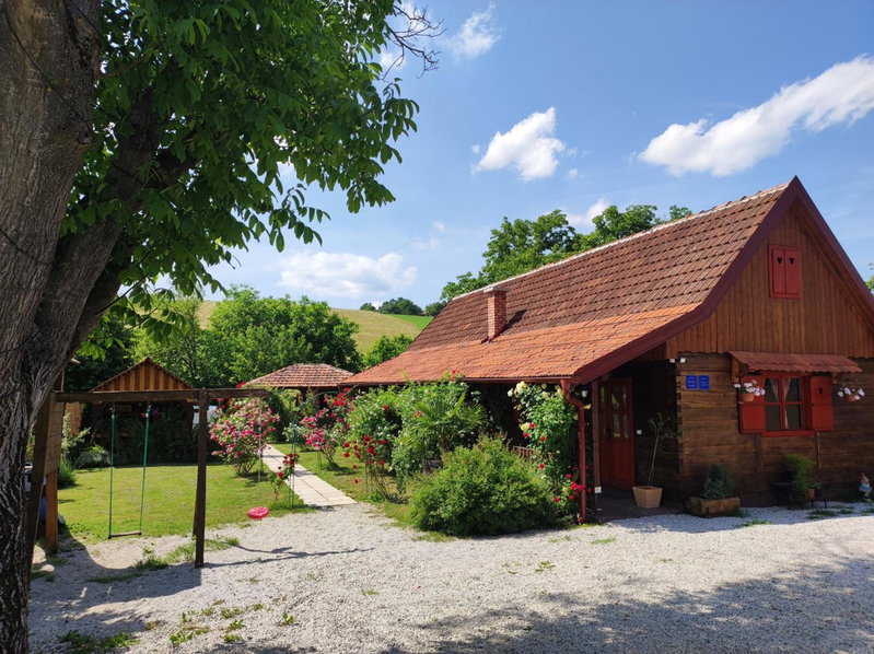 Pod orehom drvena kuća i sauna, Krapina, Хорватия