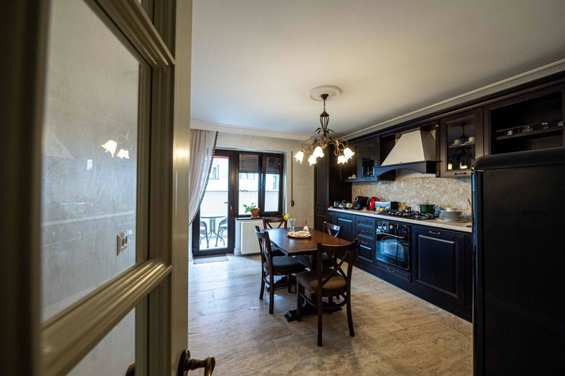 Apartament Boem în Inima Oraşului Craiova, Craiova, Romania