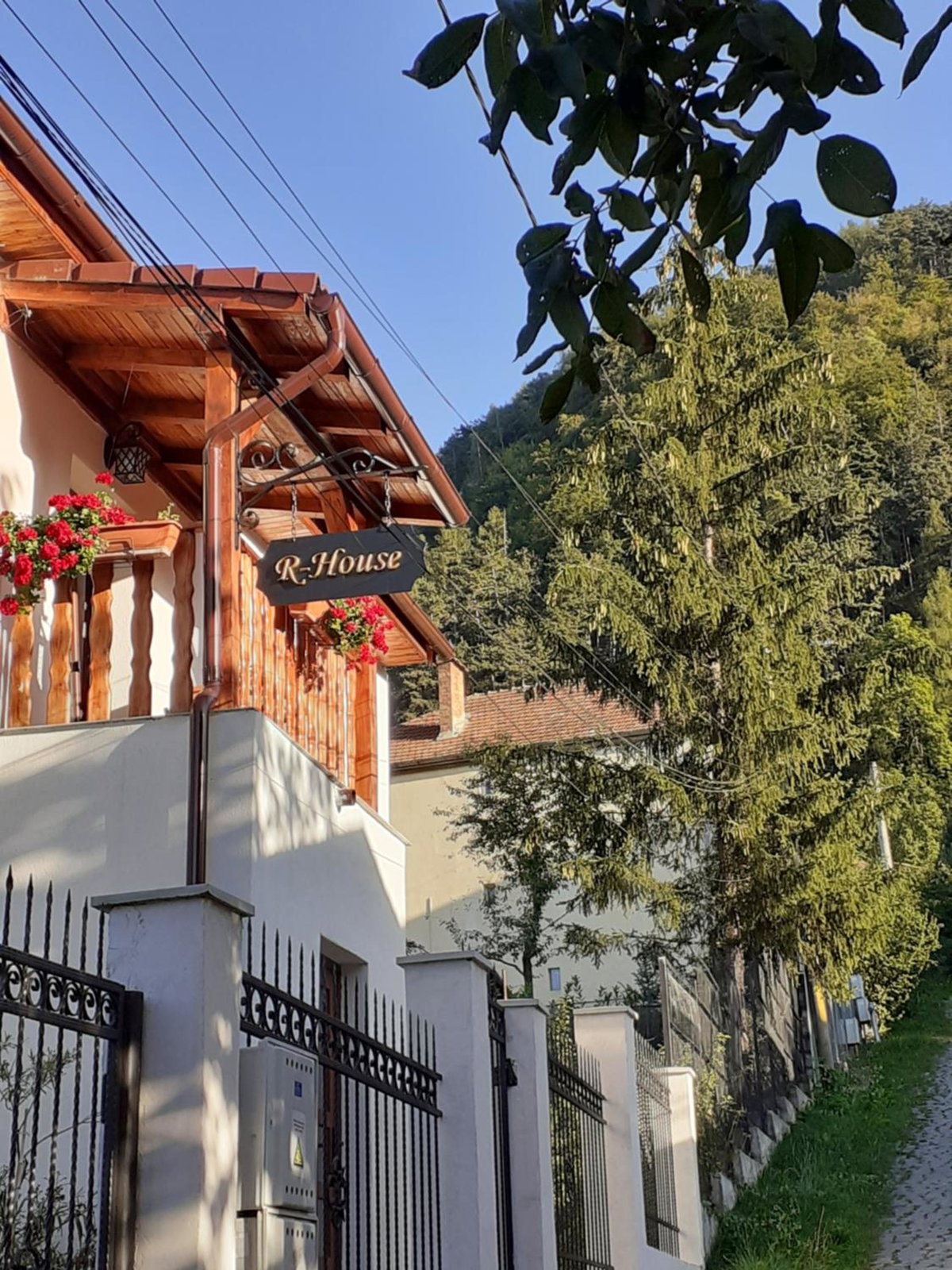 R-House, Rumanía