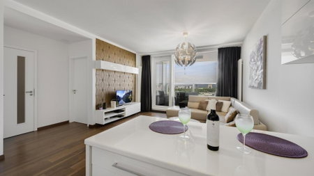 Panorama - Sunset and castle view, 22nd floor, garage, AC, Bratislava, Slovaquie