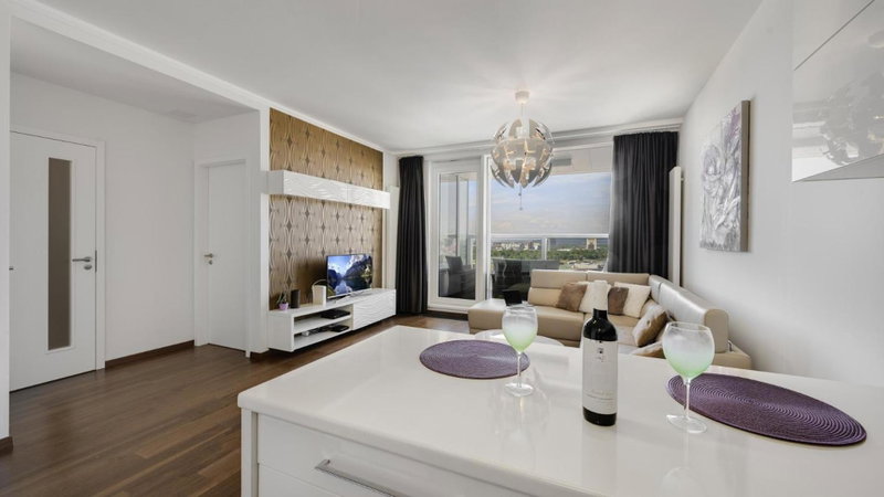 Panorama - Sunset and castle view, 22nd floor, garage, AC, Bratislava, Slovaquie