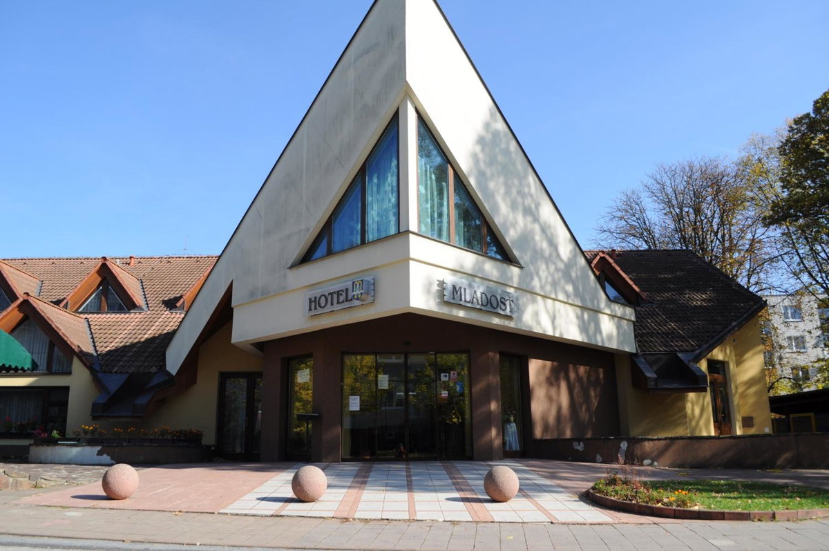 Hotel · Hotel Mladosť, Lipany