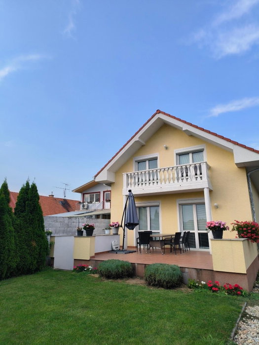 Modern & cozy house with 3 bed rooms and garden, Prievoz, Eslovaquia