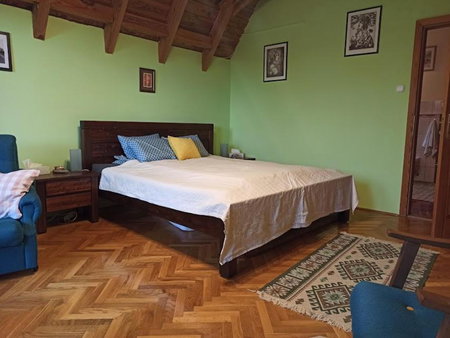 Apartman egy Makovecz Imre tervezte házban, Ispánk, Hungary