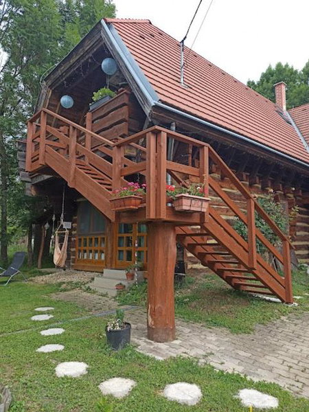 Apartman egy Makovecz Imre tervezte házban, Ispánk, Hungary