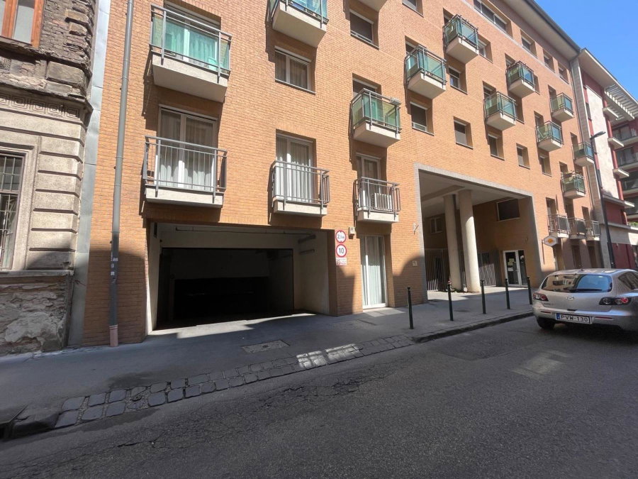 PRTR Apartment w/ FREE parking, Budapest, Hungary