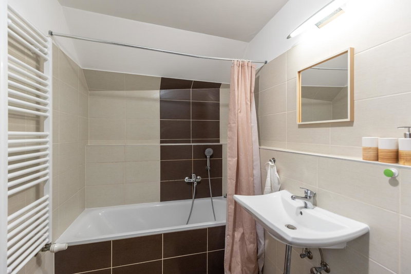 PRTR Apartment w/ FREE parking, Budapest, Hungary