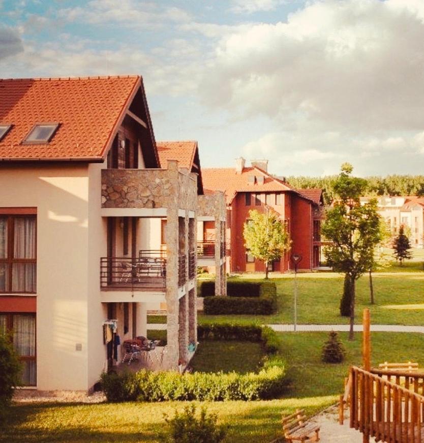 Birdland Apartman, Hungary