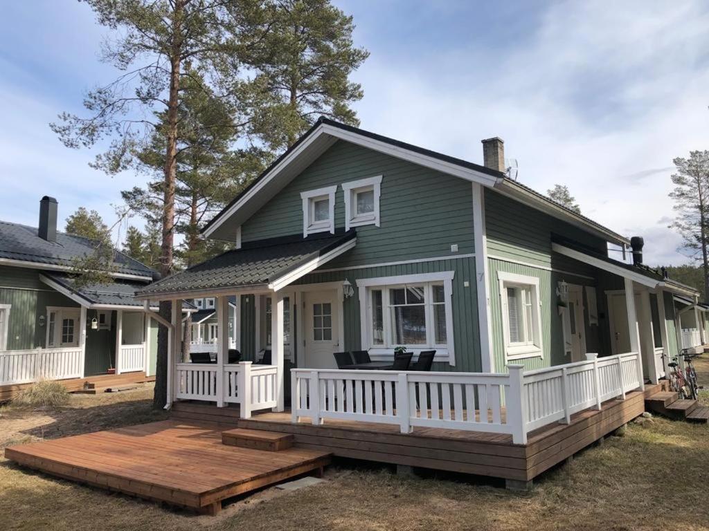 Metsätuuli 7, Finland