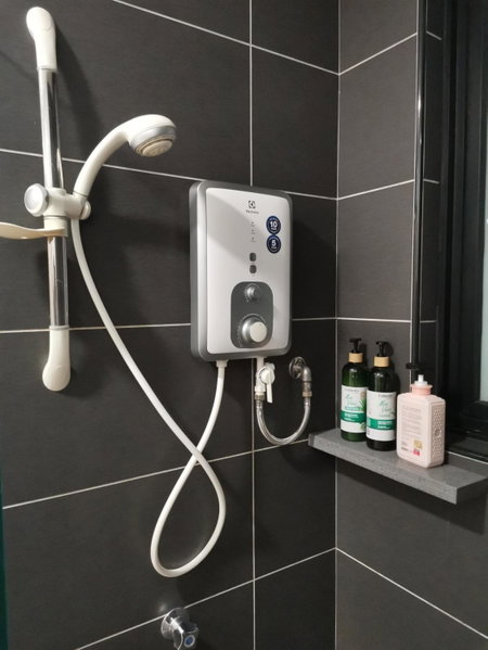 POOLVIEW Geniehome 3BR Free100mbps and Carpark at Utropolis Shah Alam, Shah Alam, Malaysia