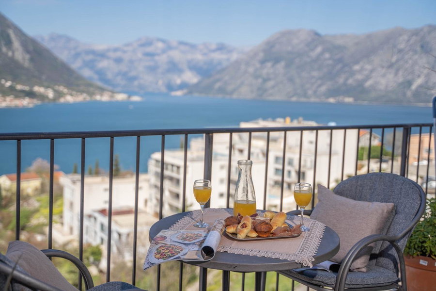 Andjela's Place with Sea View, Kotor, Черногория