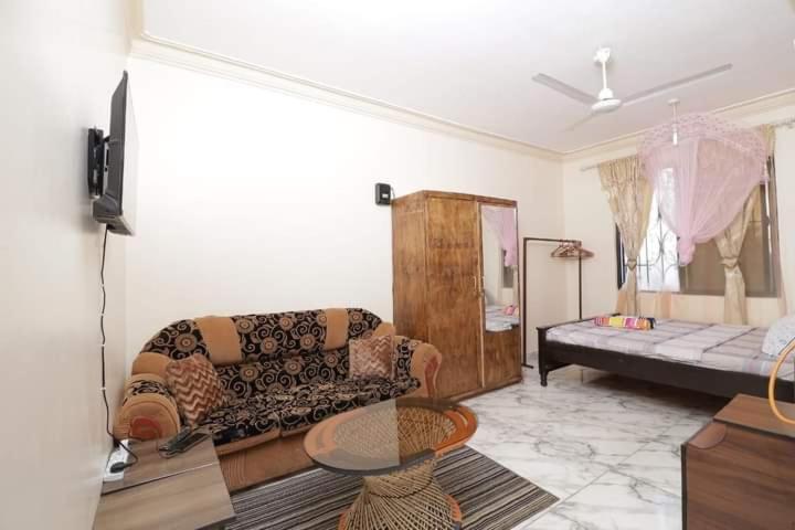 Lux Suites Ganjoni Studio Apartment, Mombasa, Kenya