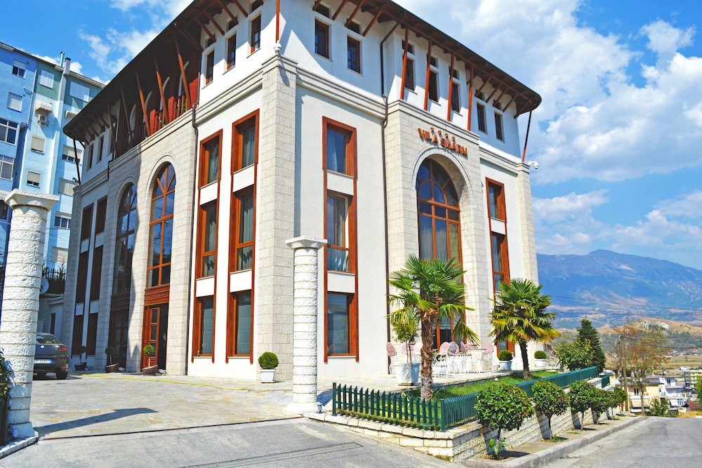 Vila Sharm, Albania