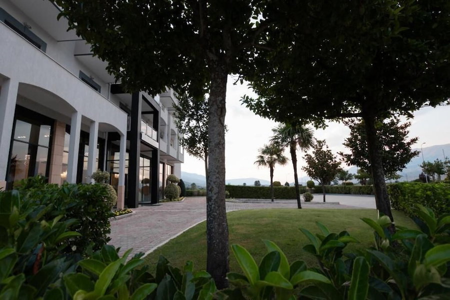 El Nacional Hotel, Dropull i Poshtëm, Albania