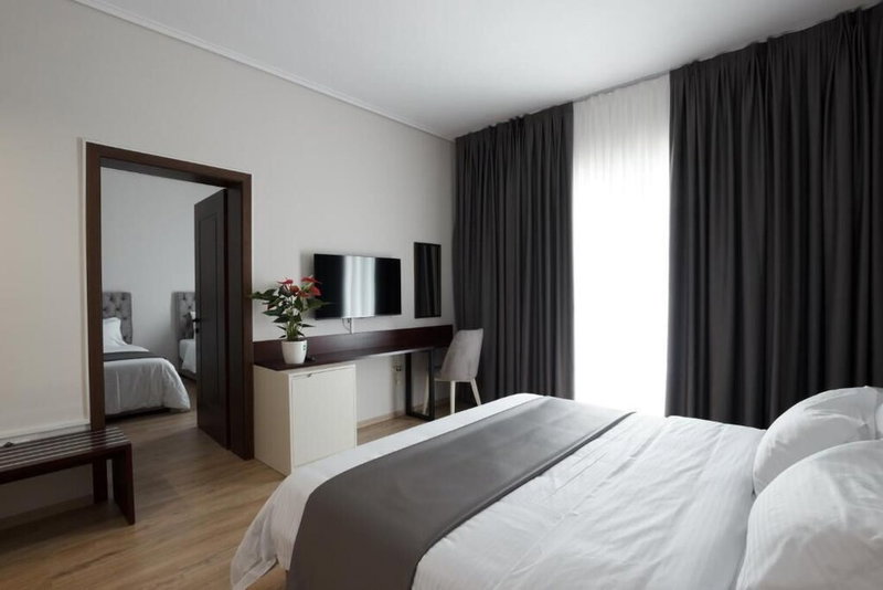 El Nacional Hotel, Dropull i Poshtëm, Albania