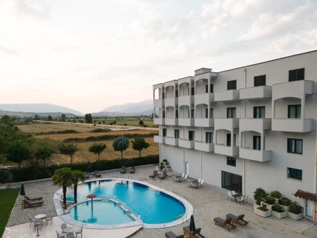 El Nacional Hotel, Dropull i Poshtëm, Albania