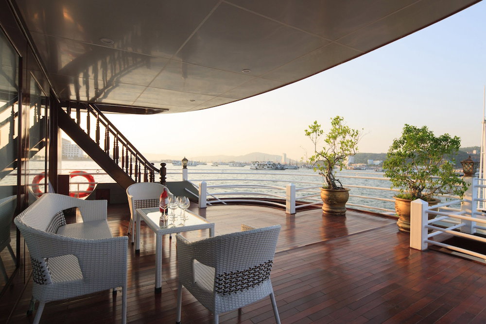 Halong Sapphire Cruise, Vietnam