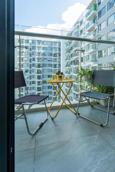Hue Oi Homestay - Spacious 2-Bedroom Apartment with Balcony and Pool, Hue, Vietnam