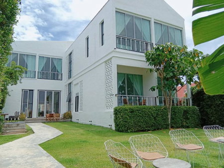 White Wall Riverfront Hotel, Kamphaeng Phet, Thailand
