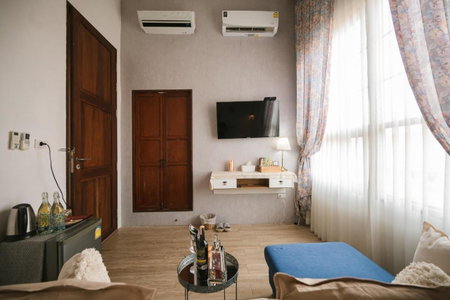 White Wall Riverfront Hotel, Kamphaeng Phet, Thailand
