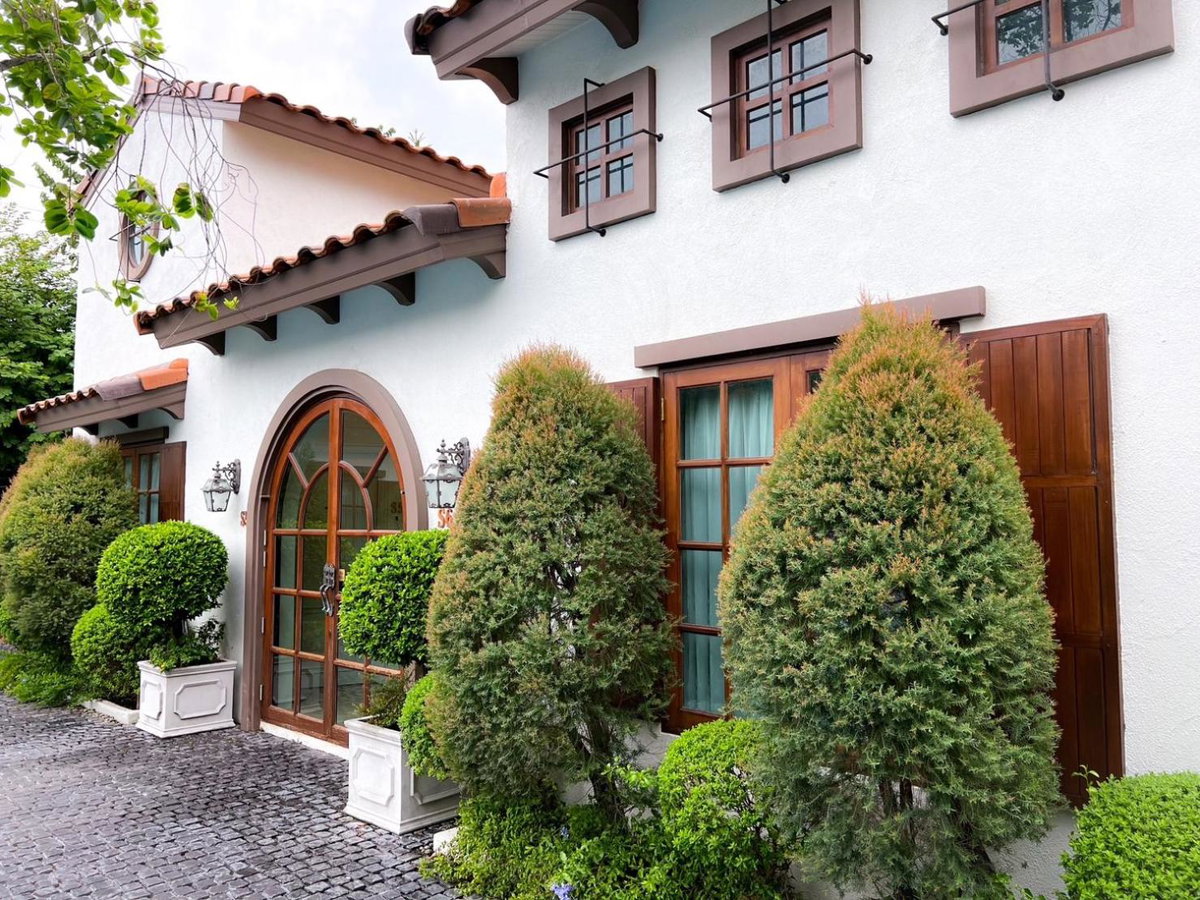 Villa Seville, Thailand