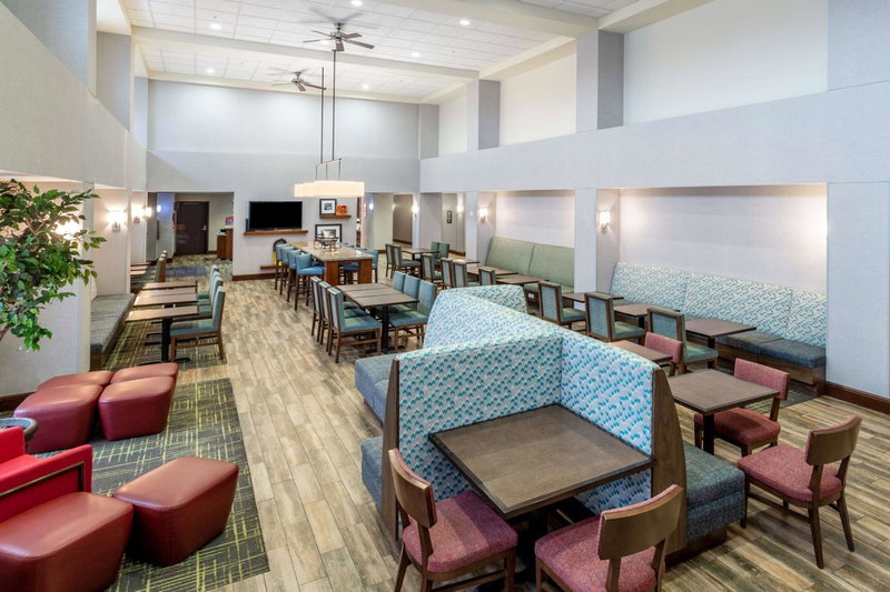 Hampton Inn & Suites Minneapolis St. Paul Airport - Mall of America, Bloomington, United States