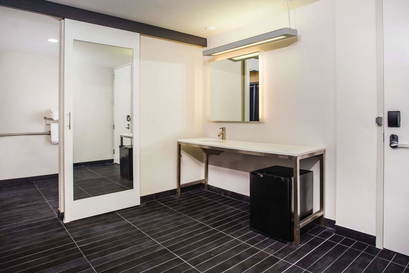 La Quinta by Wyndham Winchester, Winchester, United States
